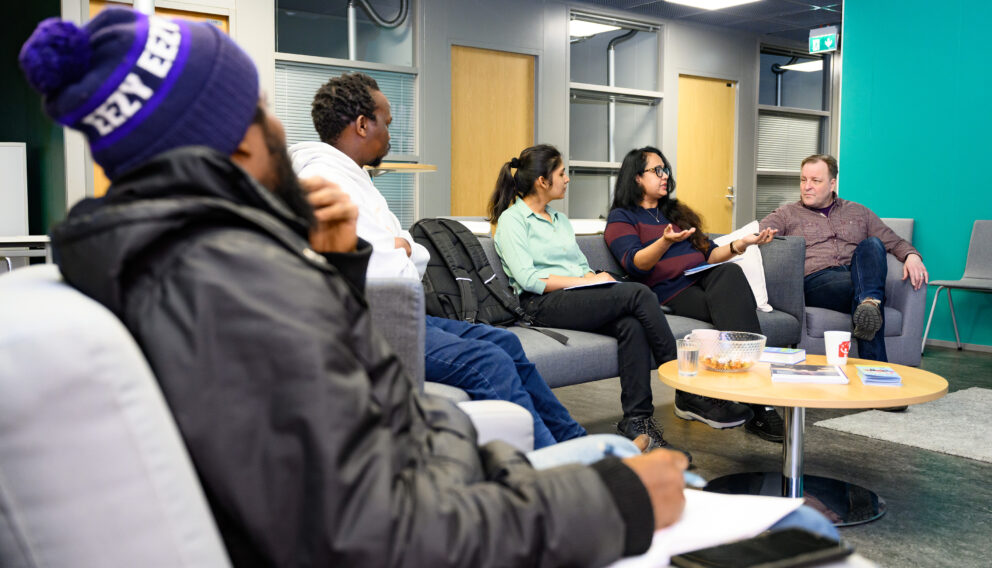 Kansainväliset opiskelijat yllättivät mentorin osaamisellaan – “He ovat ottaneet isoja riskejä päästäkseen tänne”